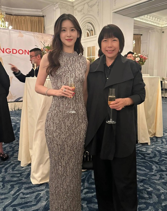 Khung hình "double sang": Vợ tỷ phú đọ sắc cùng mỹ nhân nhà trâm anh thế phiệt- Ảnh 4.