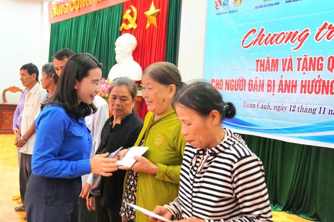 Gần 3 tỷ đồng hỗ trợ người dân, thanh thiếu nhi bị ảnh hưởng do bão số 13 tại Đắk Lắk- Ảnh 3.