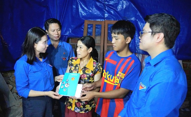 Gần 3 tỷ đồng hỗ trợ người dân, thanh thiếu nhi bị ảnh hưởng do bão số 13 tại Đắk Lắk- Ảnh 4.