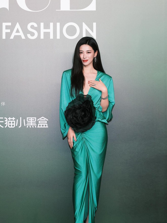 Khung hình "double sang": Vợ tỷ phú đọ sắc cùng mỹ nhân nhà trâm anh thế phiệt- Ảnh 11.