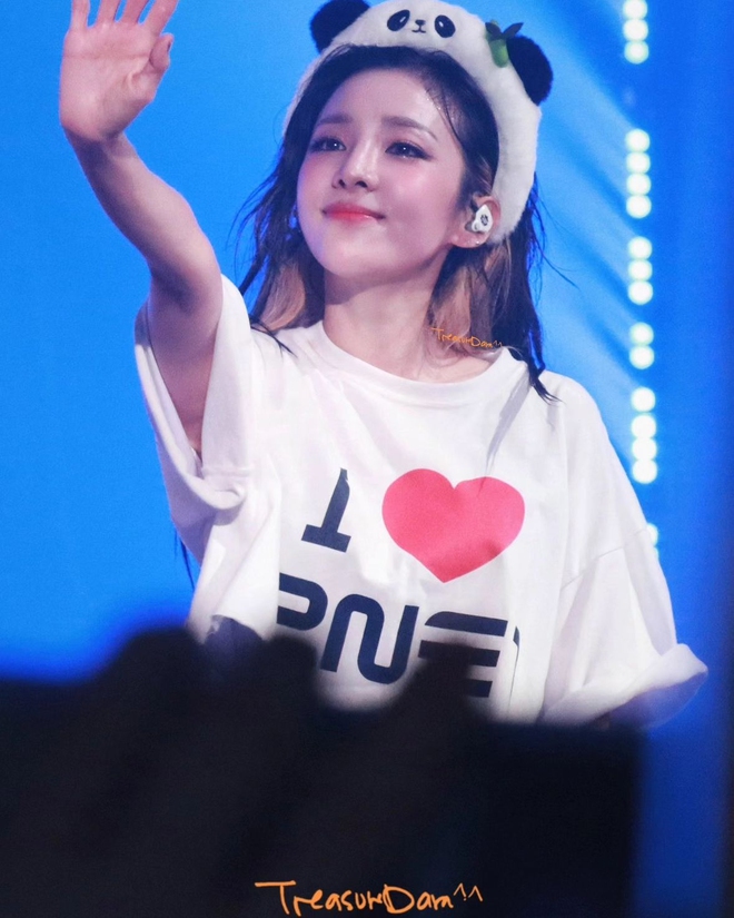 Nữ thần tượng trẻ lâu nhất Kpop 41 tuổi vẫn rạng ngời nữ thần thanh xuân: Luôn hạn chế ăn 1 món, nạp cho cơ thể đủ 1 thứ để nội tiết dồi dào- Ảnh 5. Nữ thần tượng trẻ lâu nhất Kpop 41 tuổi vẫn rạng ngời nữ thần thanh xuân: Luôn hạn chế ăn 1 món, nạp cho cơ thể đủ 1 thứ để nội tiết dồi dào- Ảnh 5.