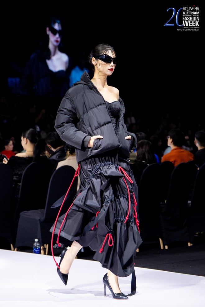 GUNO Việt Nam khiến sàn diễn Aquafina Vietnam International Fashion Week 2025 bùng nổ- Ảnh 3. GUNO Việt Nam khiến sàn diễn Aquafina Vietnam International Fashion Week 2025 bùng nổ- Ảnh 3.
