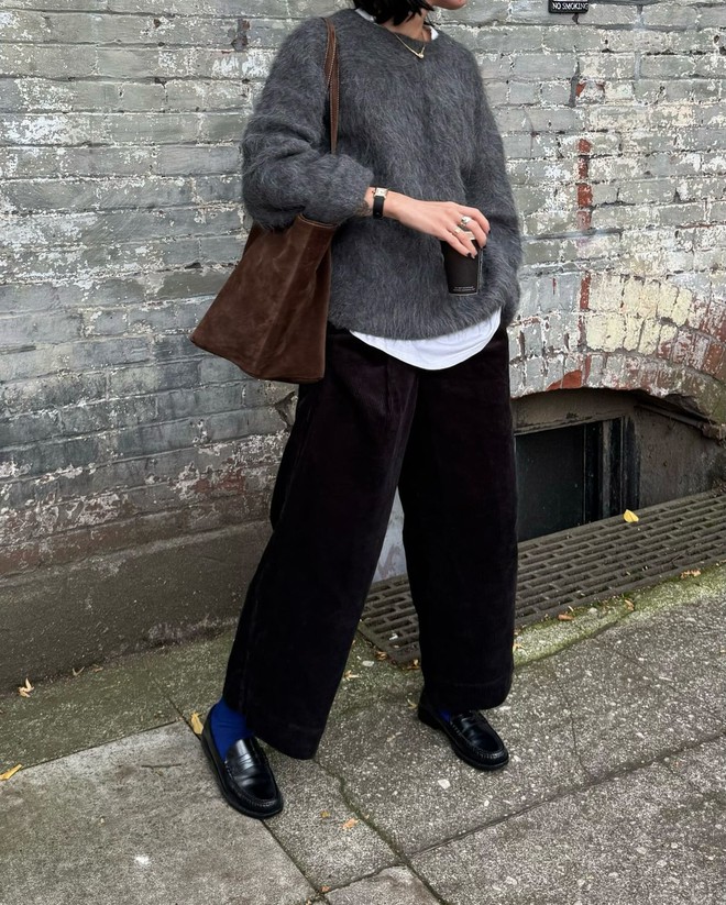 Mùa loafer tới: Kiểu giày quiet luxury khiến Kendall Jenner mê mệt vì năm nay có 1 điểm mới- Ảnh 9. Mùa loafer tới: Kiểu giày quiet luxury khiến Kendall Jenner mê mệt vì năm nay có 1 điểm mới- Ảnh 9.