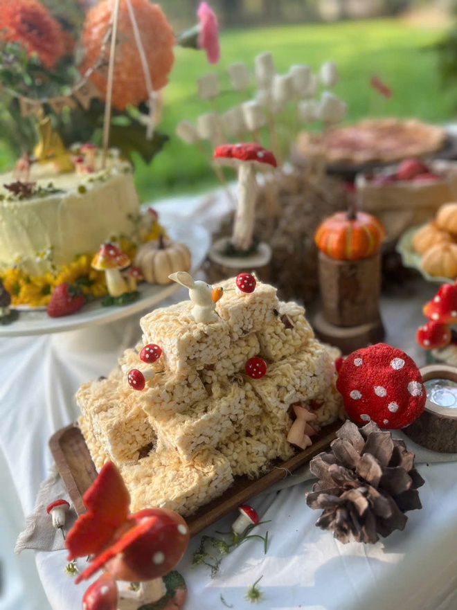 Mẹ biến giấc mơ cổ tích của con trai thành hiện thực với tiệc sinh nhật giữa trời thu Hà Nội đẹp đến mê mẩn- Ảnh 13. Mẹ biến giấc mơ cổ tích của con trai thành hiện thực với tiệc sinh nhật giữa trời thu Hà Nội đẹp đến mê mẩn- Ảnh 13.