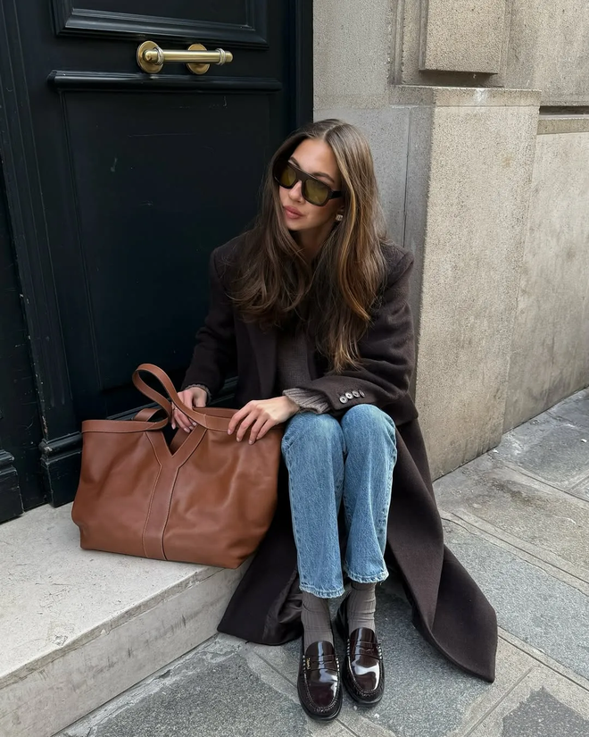 Mùa loafer tới: Kiểu giày quiet luxury khiến Kendall Jenner mê mệt vì năm nay có 1 điểm mới- Ảnh 1. Mùa loafer tới: Kiểu giày quiet luxury khiến Kendall Jenner mê mệt vì năm nay có 1 điểm mới- Ảnh 1.