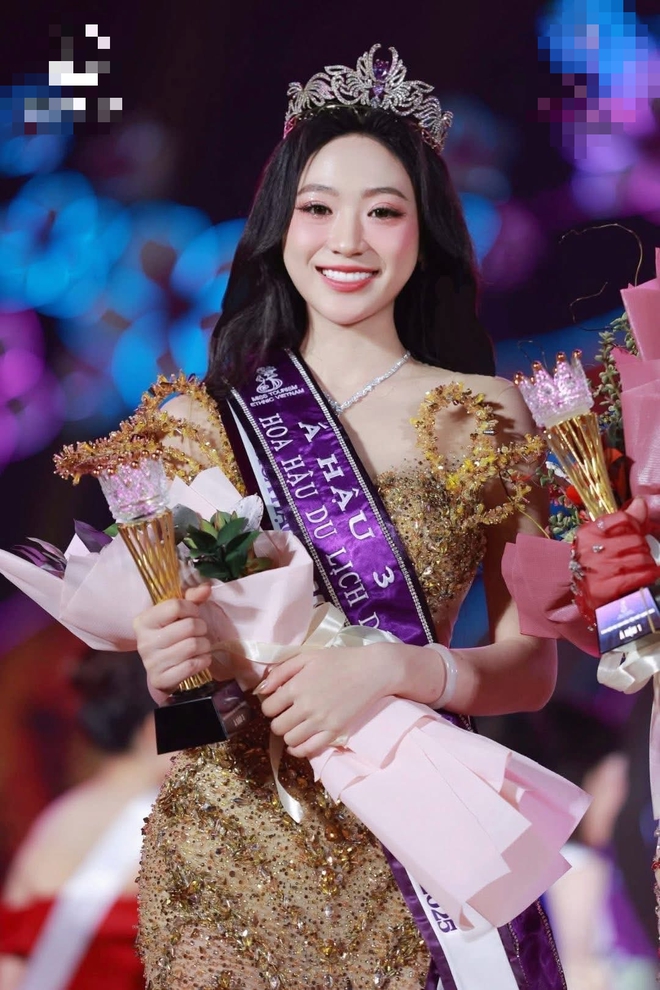 Nhan sắc người đẹp Thanh Hóa vừa đăng quang Á hậu 3 Hoa hậu Du lịch Dân tộc Việt Nam- Ảnh 4.