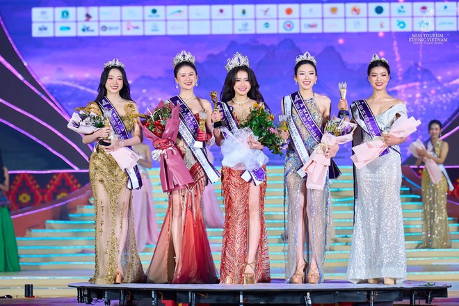 Nhan sắc người đẹp Thanh Hóa vừa đăng quang Á hậu 3 Hoa hậu Du lịch Dân tộc Việt Nam- Ảnh 1.