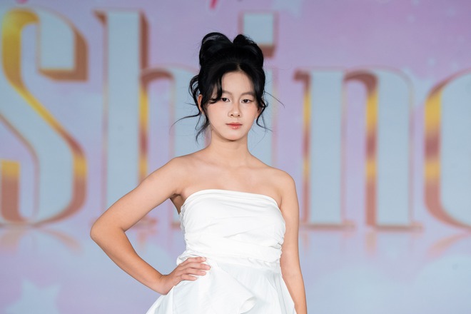 Diễn viên Thanh Hương, cô giáo Hương Đinh xuất hiện tại Show diễn SHINE trong khuôn khổ Vietnam Kids Fashion Week- Ảnh 17. Diễn viên Thanh Hương, cô giáo Hương Đinh xuất hiện tại Show diễn SHINE trong khuôn khổ Vietnam Kids Fashion Week- Ảnh 17.