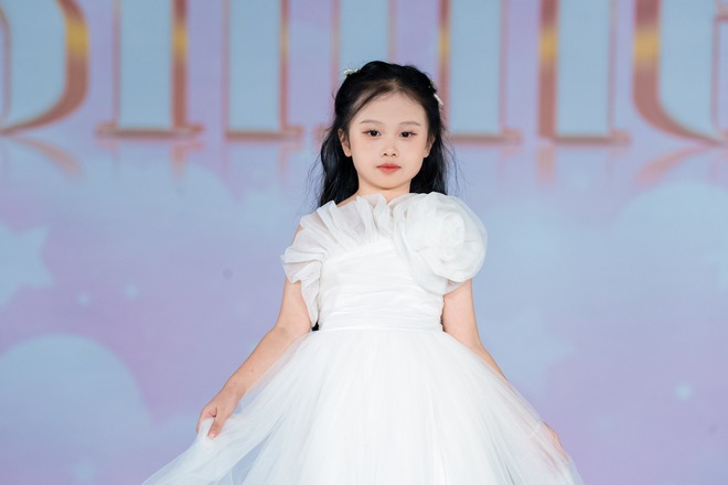 Diễn viên Thanh Hương, cô giáo Hương Đinh xuất hiện tại Show diễn SHINE trong khuôn khổ Vietnam Kids Fashion Week- Ảnh 20. Diễn viên Thanh Hương, cô giáo Hương Đinh xuất hiện tại Show diễn SHINE trong khuôn khổ Vietnam Kids Fashion Week- Ảnh 20.