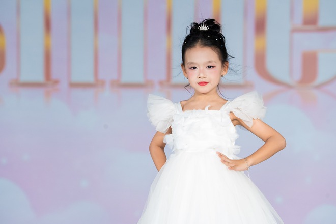 Diễn viên Thanh Hương, cô giáo Hương Đinh xuất hiện tại Show diễn SHINE trong khuôn khổ Vietnam Kids Fashion Week- Ảnh 21. Diễn viên Thanh Hương, cô giáo Hương Đinh xuất hiện tại Show diễn SHINE trong khuôn khổ Vietnam Kids Fashion Week- Ảnh 21.