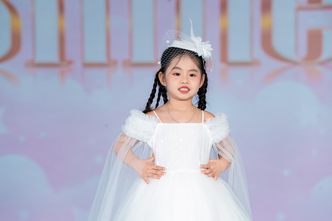 Diễn viên Thanh Hương, cô giáo Hương Đinh xuất hiện tại Show diễn SHINE trong khuôn khổ Vietnam Kids Fashion Week- Ảnh 18. Diễn viên Thanh Hương, cô giáo Hương Đinh xuất hiện tại Show diễn SHINE trong khuôn khổ Vietnam Kids Fashion Week- Ảnh 18.