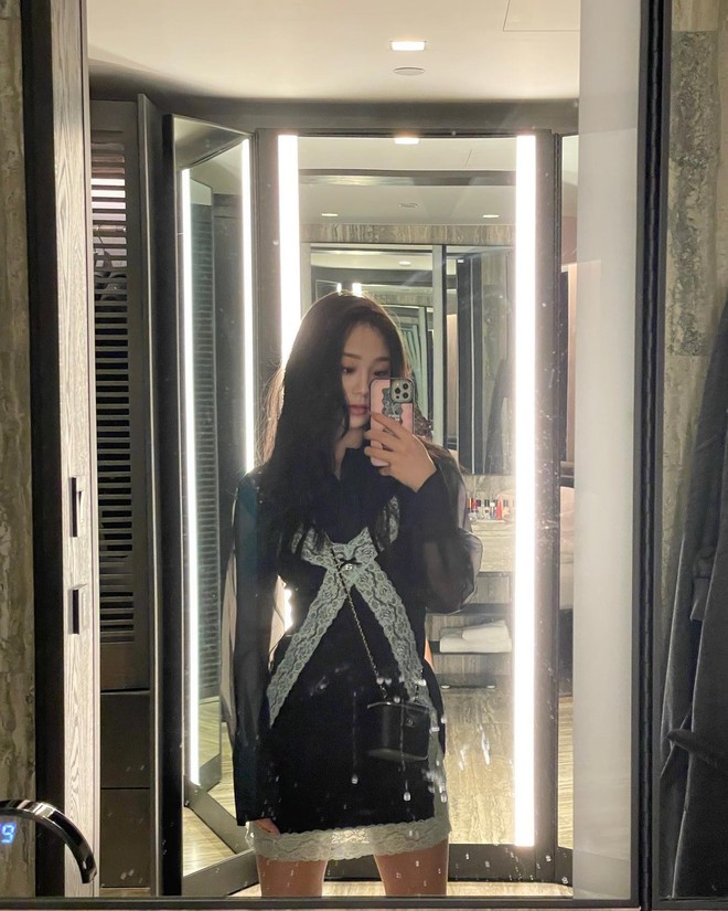 Thiên kim tiểu thư là bạn thân của công chúa Kpop: Visual tri thức nổi bật trong dàn chaebol- Ảnh 18. Thiên kim tiểu thư là bạn thân của công chúa Kpop: Visual tri thức nổi bật trong dàn chaebol- Ảnh 18.
