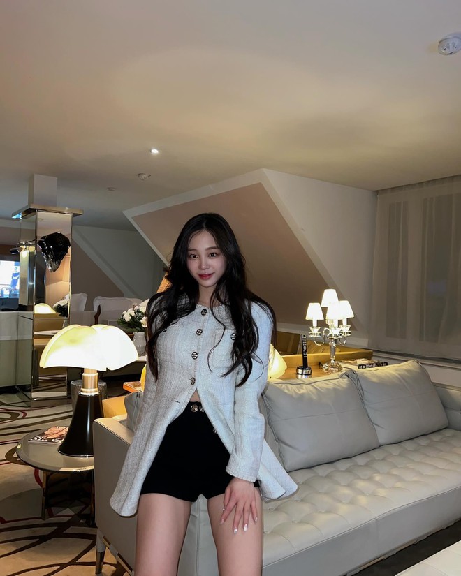 Thiên kim tiểu thư là bạn thân của công chúa Kpop: Visual tri thức nổi bật trong dàn chaebol- Ảnh 16. Thiên kim tiểu thư là bạn thân của công chúa Kpop: Visual tri thức nổi bật trong dàn chaebol- Ảnh 16.