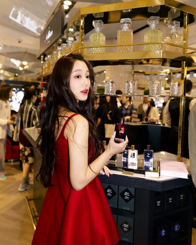 Thiên kim tiểu thư là bạn thân của công chúa Kpop: Visual tri thức nổi bật trong dàn chaebol- Ảnh 14. Thiên kim tiểu thư là bạn thân của công chúa Kpop: Visual tri thức nổi bật trong dàn chaebol- Ảnh 14.