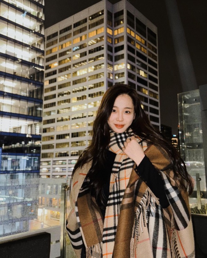 Thiên kim tiểu thư là bạn thân của công chúa Kpop: Visual tri thức nổi bật trong dàn chaebol- Ảnh 20. Thiên kim tiểu thư là bạn thân của công chúa Kpop: Visual tri thức nổi bật trong dàn chaebol- Ảnh 20.