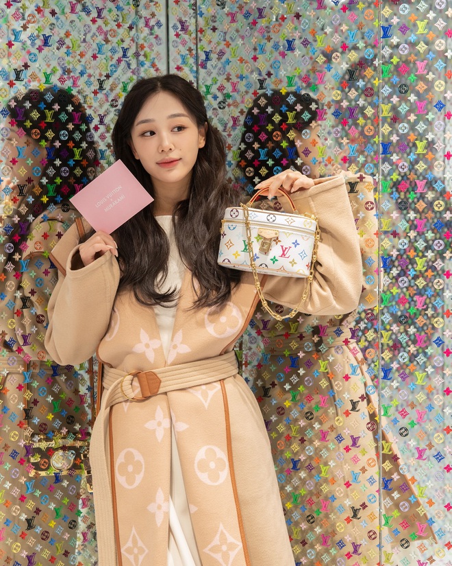 Thiên kim tiểu thư là bạn thân của công chúa Kpop: Visual tri thức nổi bật trong dàn chaebol- Ảnh 11. Thiên kim tiểu thư là bạn thân của công chúa Kpop: Visual tri thức nổi bật trong dàn chaebol- Ảnh 11.