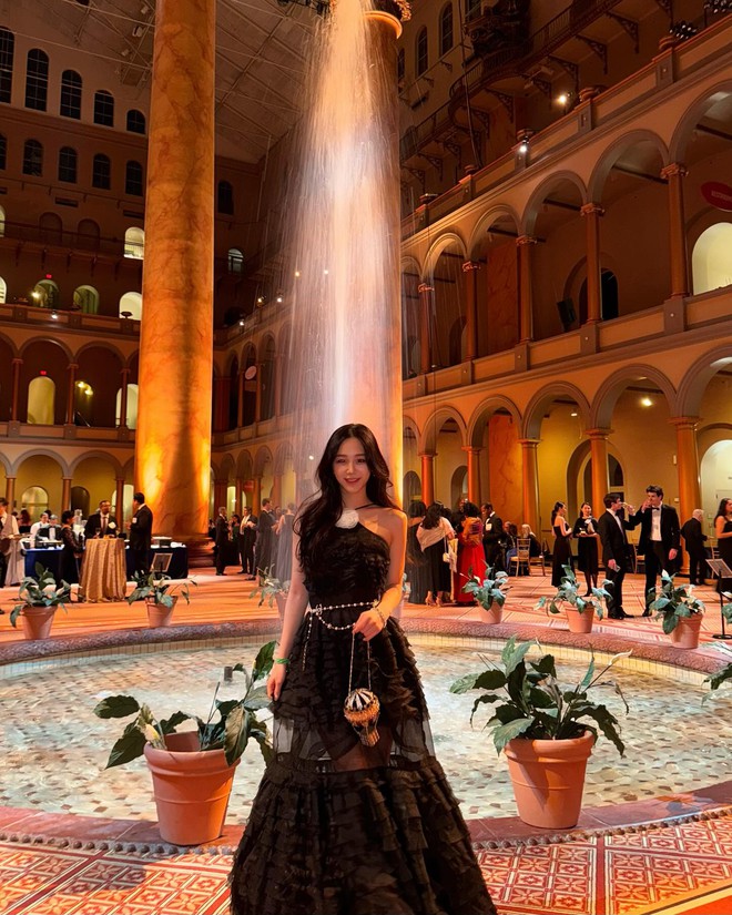 Thiên kim tiểu thư là bạn thân của công chúa Kpop: Visual tri thức nổi bật trong dàn chaebol- Ảnh 10. Thiên kim tiểu thư là bạn thân của công chúa Kpop: Visual tri thức nổi bật trong dàn chaebol- Ảnh 10.