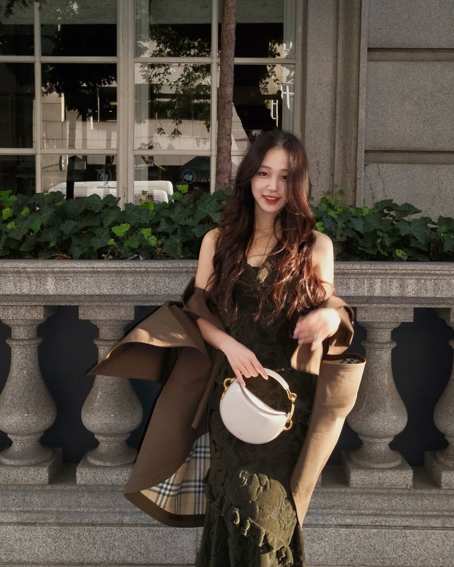 Thiên kim tiểu thư là bạn thân của công chúa Kpop: Visual tri thức nổi bật trong dàn chaebol- Ảnh 17. Thiên kim tiểu thư là bạn thân của công chúa Kpop: Visual tri thức nổi bật trong dàn chaebol- Ảnh 17.