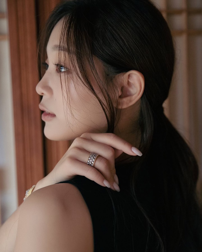 Thiên kim tiểu thư là bạn thân của công chúa Kpop: Visual tri thức nổi bật trong dàn chaebol- Ảnh 5. Thiên kim tiểu thư là bạn thân của công chúa Kpop: Visual tri thức nổi bật trong dàn chaebol- Ảnh 5.