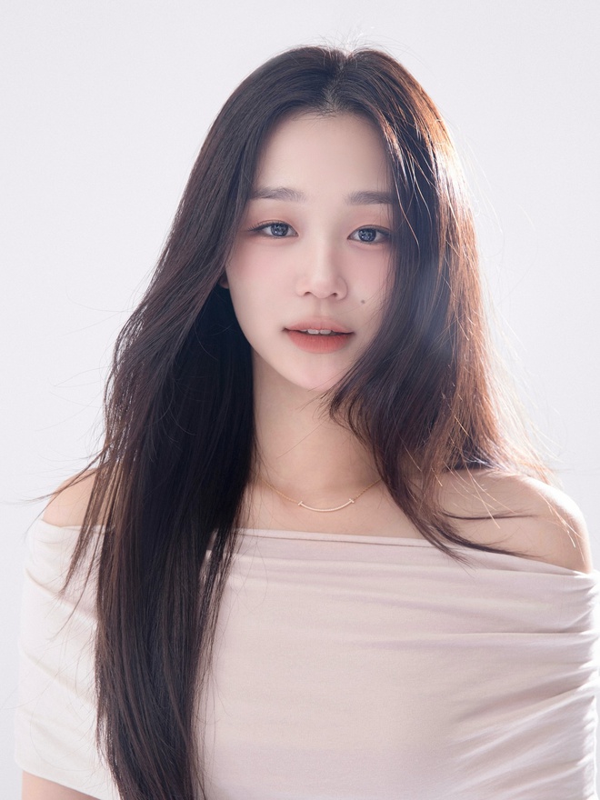 Thiên kim tiểu thư là bạn thân của công chúa Kpop: Visual tri thức nổi bật trong dàn chaebol- Ảnh 4. Thiên kim tiểu thư là bạn thân của công chúa Kpop: Visual tri thức nổi bật trong dàn chaebol- Ảnh 4.