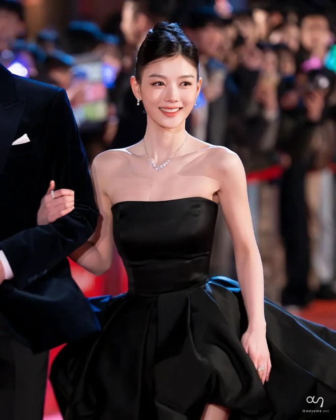 Kim Yoo Jung hãy mang điều này ra đời thực- Ảnh 6. Kim Yoo Jung hãy mang điều này ra đời thực- Ảnh 6.