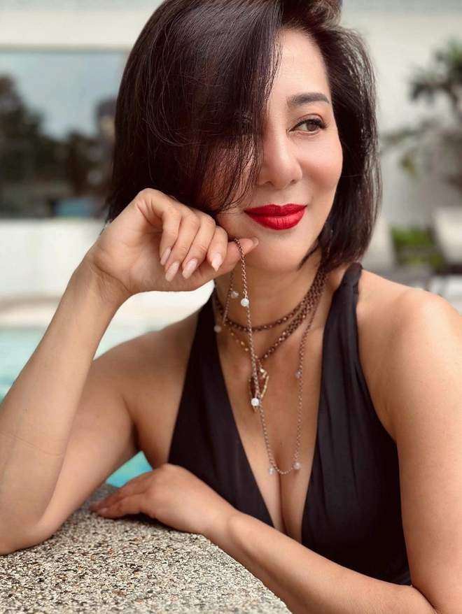 MC Kỳ Duyên khoe thân hình thon chắc ở tuổi 60 khiến ai nấy trầm trồ: Bí quyết đơn giản gói gọn trong 4 từ phụ nữ trung niên nên học hỏi- Ảnh 8.