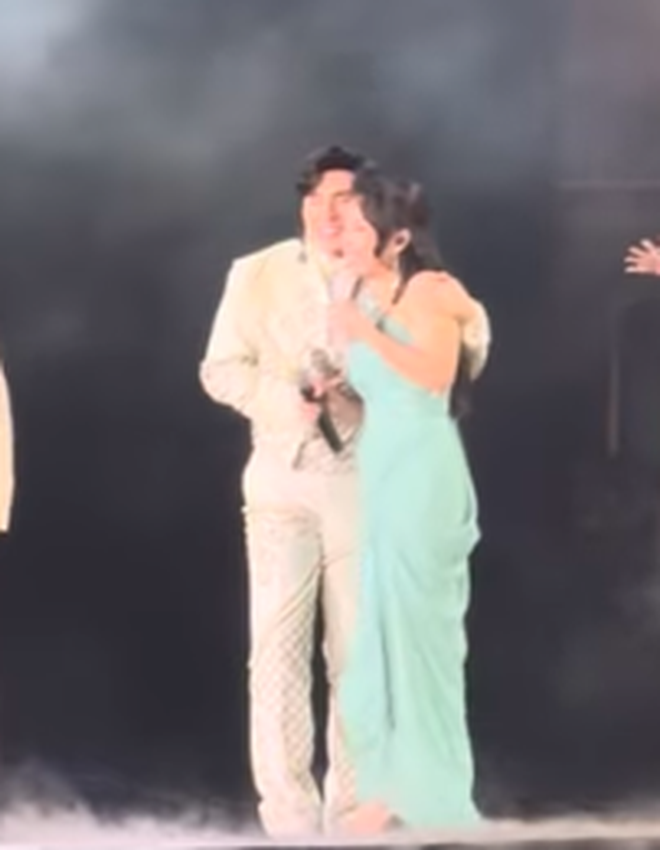 Đan Trường ôm hôn Cẩm Ly, nữ ca sĩ nói về mối quan hệ 30 năm- Ảnh 3.