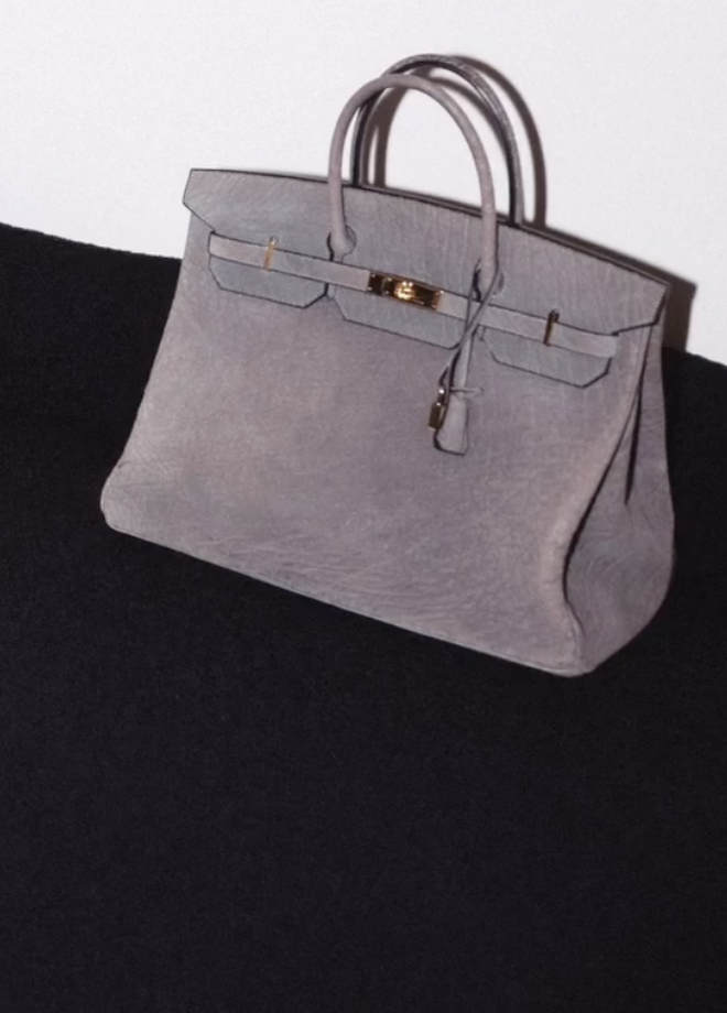 Kim Kardashian hứng chịu b&atilde;o phẫn nộ v&igrave; cầm t&uacute;i Herm&egrave;s da voi- Ảnh 1.