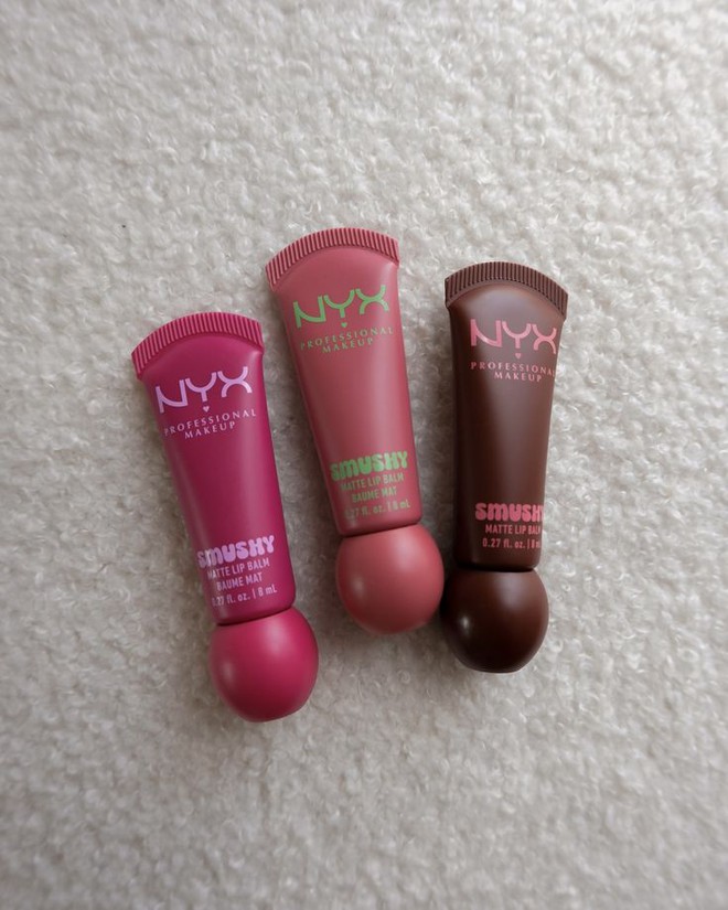 Son 250k của NYX gây sốt: Son vừa lì vừa dưỡng, ít nhăn môi, xinh từ bảng màu tới vỏ- Ảnh 3. Son 250k của NYX gây sốt: Son vừa lì vừa dưỡng, ít nhăn môi, xinh từ bảng màu tới vỏ- Ảnh 3.
