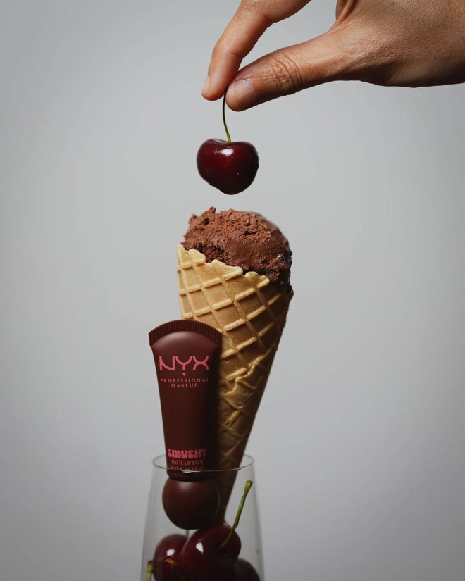 Son 250k của NYX gây sốt: Son vừa lì vừa dưỡng, ít nhăn môi, xinh từ bảng màu tới vỏ- Ảnh 4. Son 250k của NYX gây sốt: Son vừa lì vừa dưỡng, ít nhăn môi, xinh từ bảng màu tới vỏ- Ảnh 4.