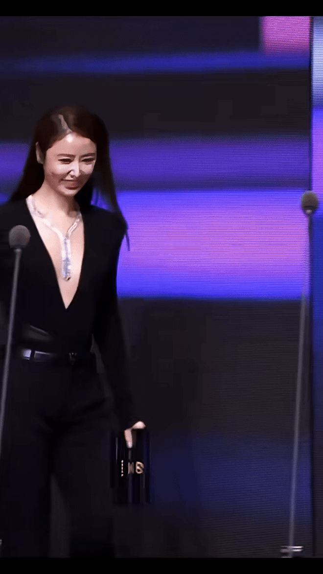 49 tuổi, Lâm Tâm Như không có mỡ thừa nhờ 3 bí quyết- Ảnh 1. 49 tuổi, Lâm Tâm Như không có mỡ thừa nhờ 3 bí quyết- Ảnh 1.