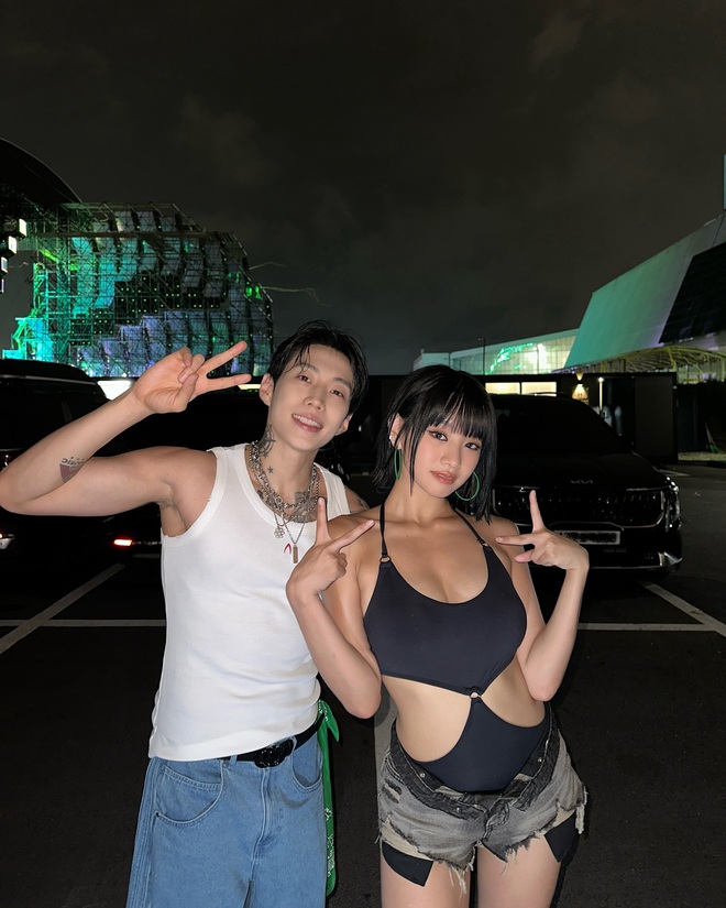 Chiếc quần ngắn cũn của Lisa thế hệ mới- Ảnh 10. Chiếc quần ngắn cũn của Lisa thế hệ mới- Ảnh 10.