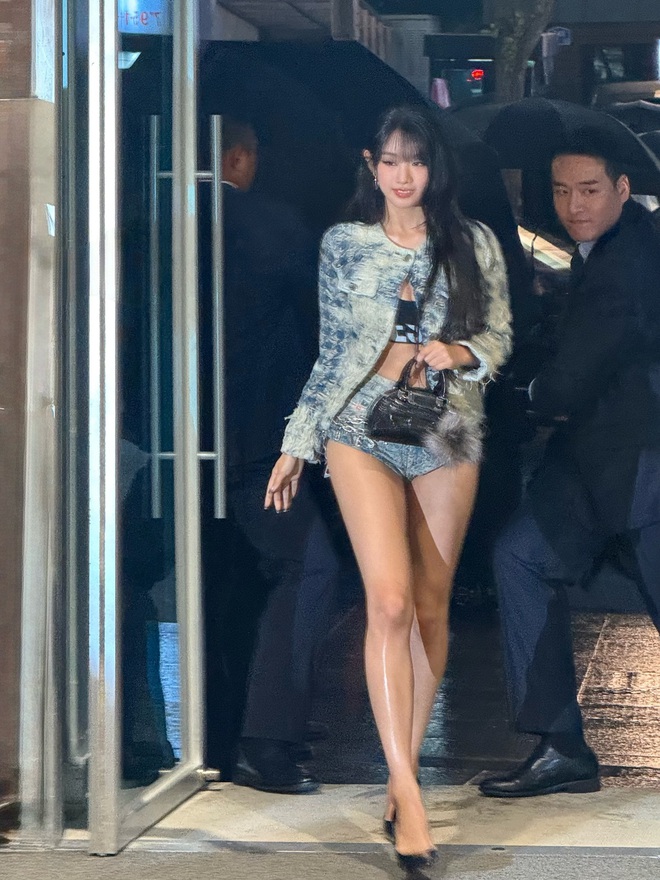 Chiếc quần ngắn cũn của Lisa thế hệ mới- Ảnh 2. Chiếc quần ngắn cũn của Lisa thế hệ mới- Ảnh 2.