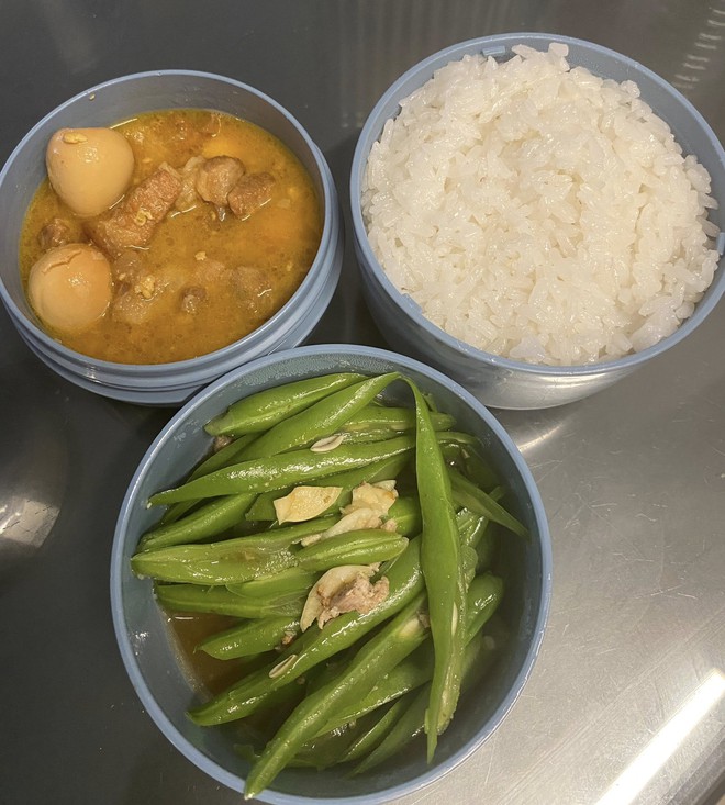 Mẹ Hưng Yên 6h30 sáng dậy làm cơm hộp cho con mang tới trường: Nhìn thôi đã thấy đúng chuẩn 