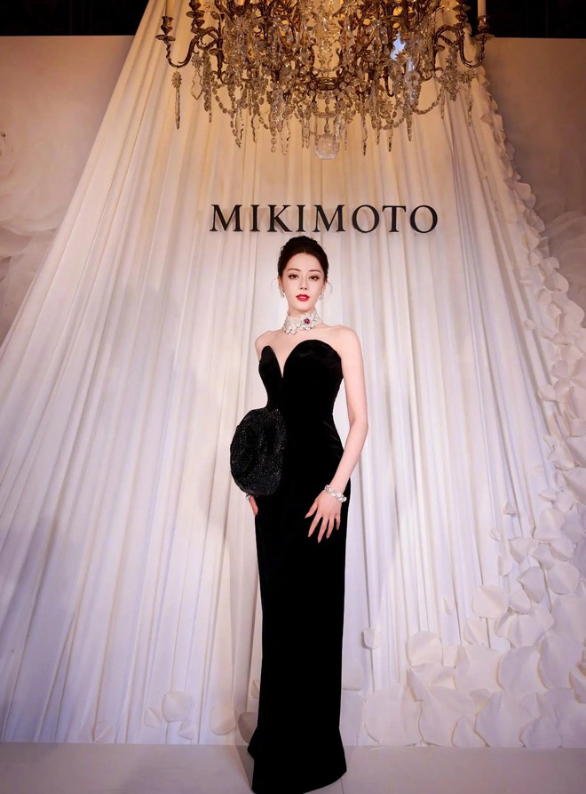 Không ai muốn đứng cạnh Địch Lệ Nhiệt Ba- Ảnh 9.