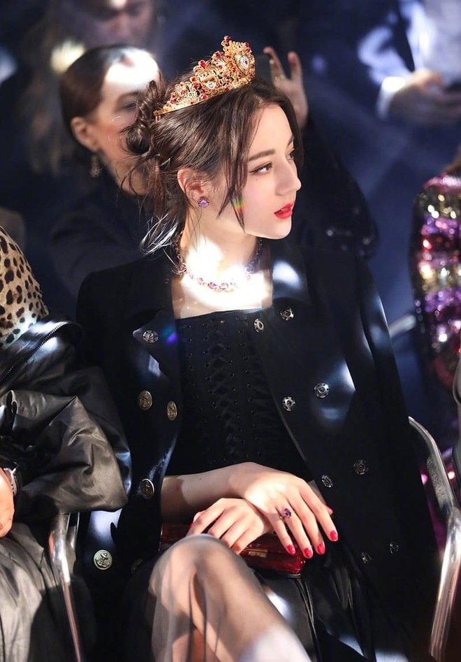 Không ai muốn đứng cạnh Địch Lệ Nhiệt Ba- Ảnh 12.