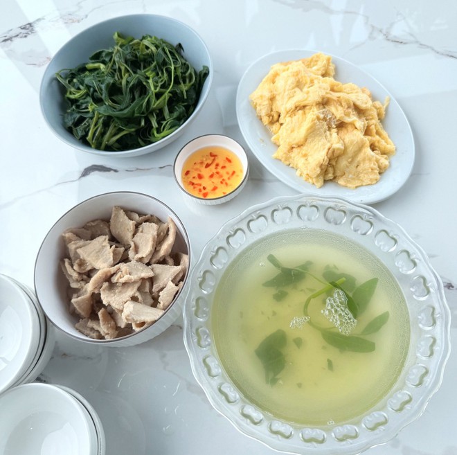 Từng bận rộn kinh doanh, chỉ đặt đồ ăn ngoài, mẹ Hà Nội  thay đổi, vào bếp mỗi ngày vì nhận ra điều khác biệt này của con- Ảnh 6.