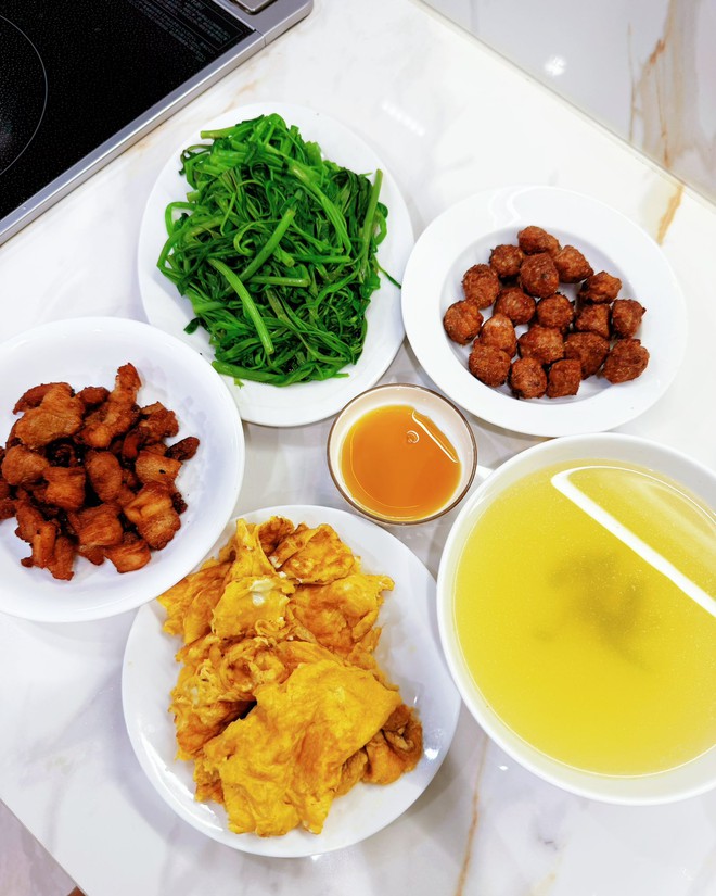 Từng bận rộn kinh doanh, chỉ đặt đồ ăn ngoài, mẹ Hà Nội  thay đổi, vào bếp mỗi ngày vì nhận ra điều khác biệt này của con- Ảnh 3.