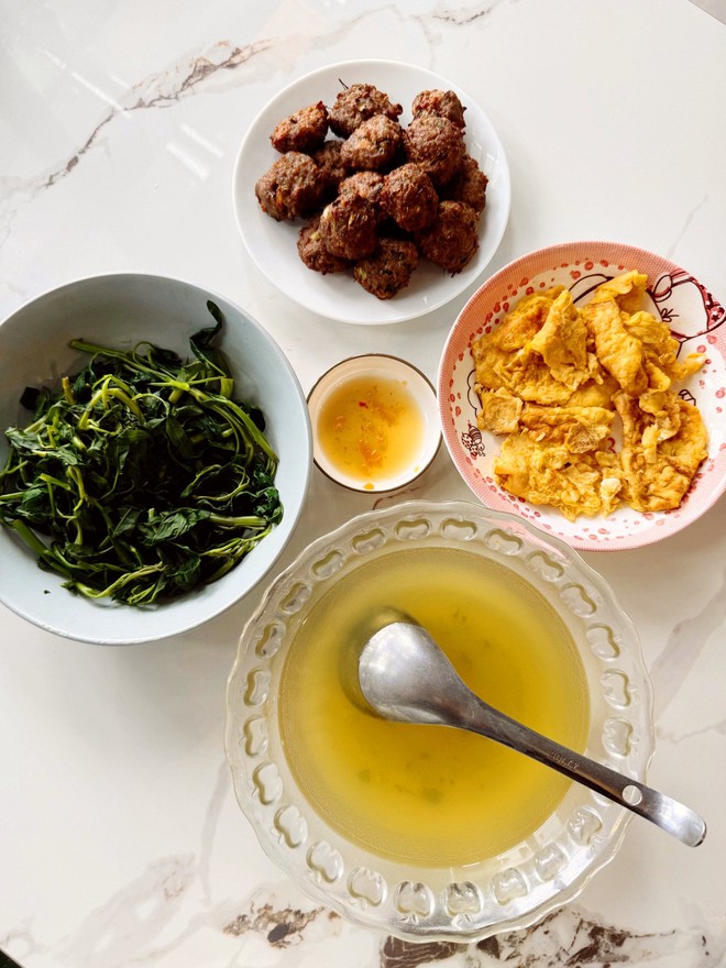 Từng bận rộn kinh doanh, chỉ đặt đồ ăn ngoài, mẹ Hà Nội  thay đổi, vào bếp mỗi ngày vì nhận ra điều khác biệt này của con- Ảnh 4.