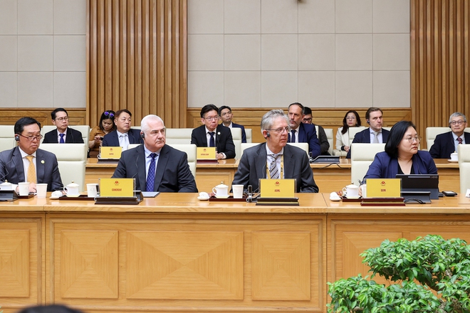 Thủ tướng: Việt Nam phấn đấu c&oacute; nh&agrave; m&aacute;y chip b&aacute;n dẫn đầu ti&ecirc;n trong năm 2026- Ảnh 10.