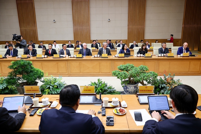 Thủ tướng: Việt Nam phấn đấu c&oacute; nh&agrave; m&aacute;y chip b&aacute;n dẫn đầu ti&ecirc;n trong năm 2026- Ảnh 9.