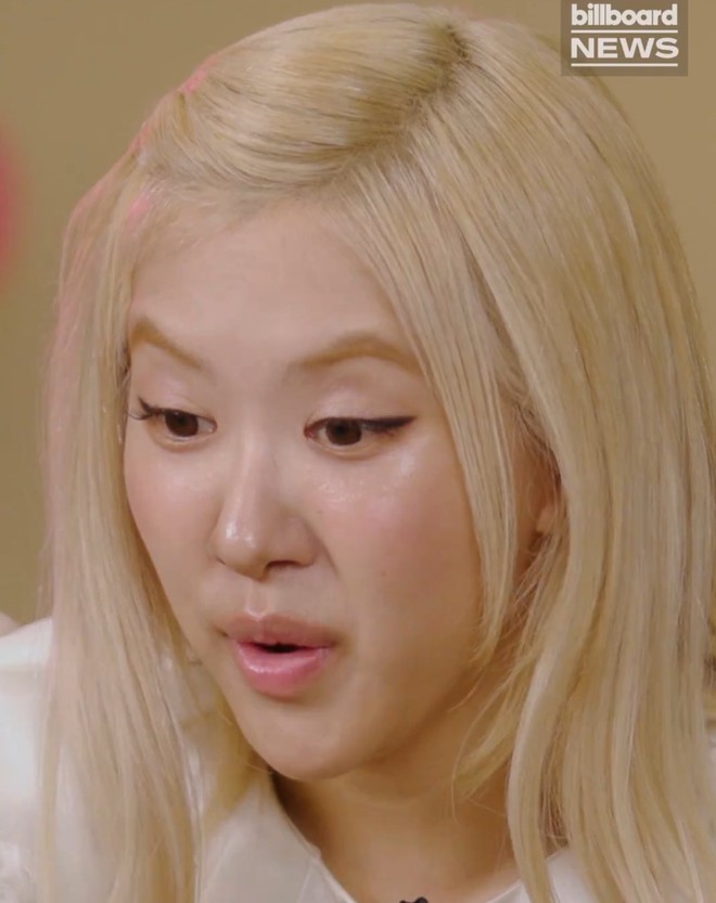 Mặt Ros&eacute; qu&aacute; ph&ugrave;, cảm gi&aacute;c cười cũng kh&oacute;- Ảnh 2.