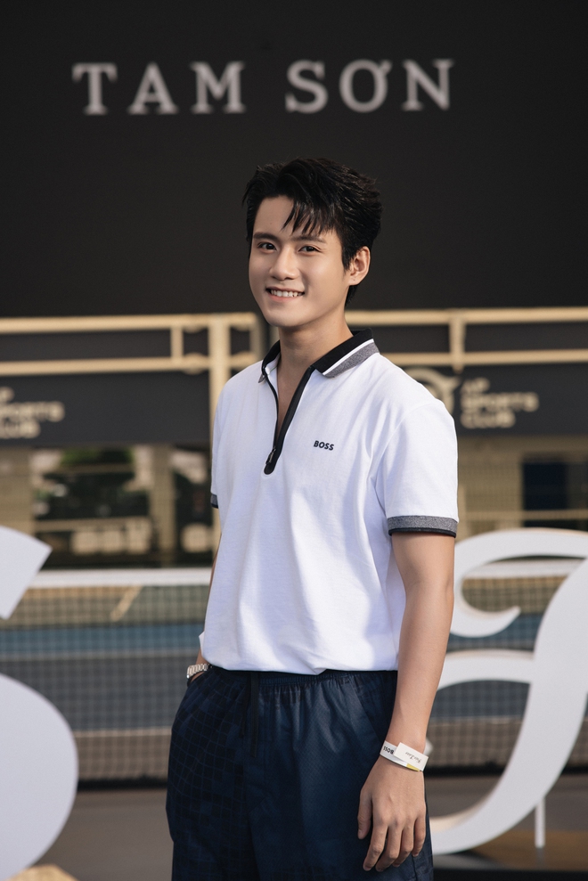 Bộ ba nam thần "Mưa Đỏ" khuấy đảo s&acirc;n pickleball 
- Ảnh 3.