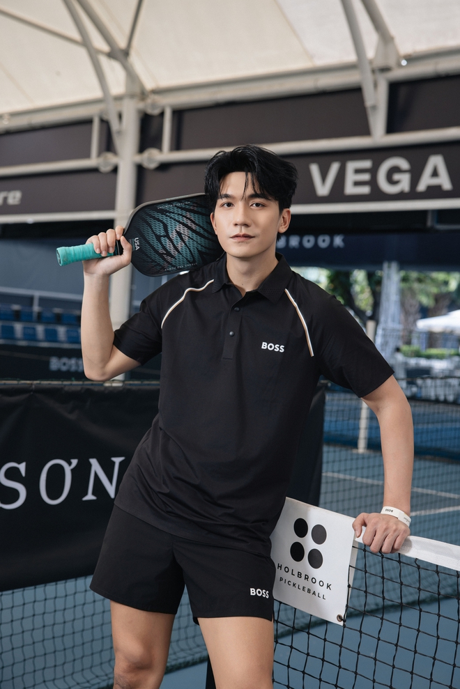Bộ ba nam thần "Mưa Đỏ" khuấy đảo s&acirc;n pickleball 
- Ảnh 2.