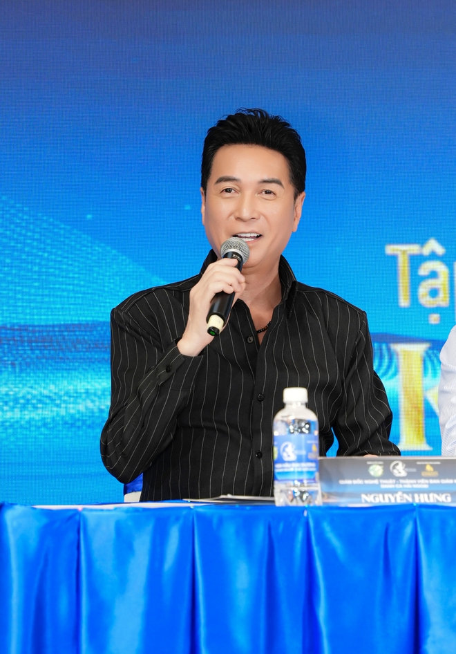 Ca sĩ Nguyễn Hưng tiết lộ ti&ecirc;u ch&iacute; chấm thi hoa hậu: "Phải đẹp to&agrave;n diện"- Ảnh 4.