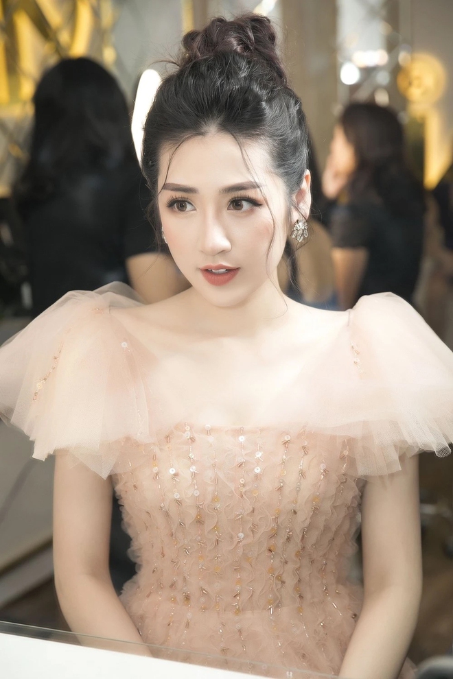 Á hậu Tú Anh mẹ 2 con vẫn trẻ trung như gái teen: Sáng nào cũng uống 1 thứ cùng sữa chua để cân bằng nội tiết và tăng đề kháng- Ảnh 3. Á hậu Tú Anh mẹ 2 con vẫn trẻ trung như gái teen: Sáng nào cũng uống 1 thứ cùng sữa chua để cân bằng nội tiết và tăng đề kháng- Ảnh 3.