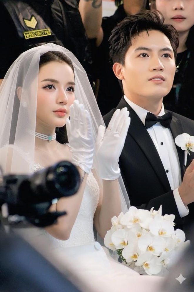 Chuyện gì đang xảy ra với LyLy - Anh Tú?- Ảnh 4. Chuyện gì đang xảy ra với LyLy - Anh Tú?- Ảnh 4.