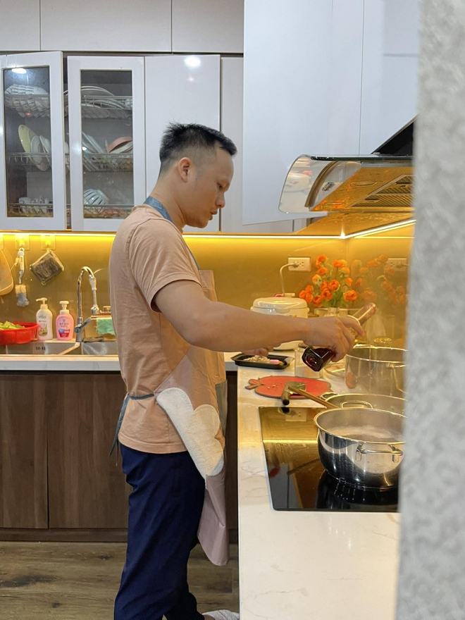 &Ocirc;ng chồng khoe th&agrave;nh quả dự &aacute;n "Nu&ocirc;i vợ": "T&ocirc;i tự h&agrave;o v&igrave; l&agrave;m &ocirc; sin 20 năm, ai cũng khen vợ t&ocirc;i l&atilde;o h&oacute;a ngược"- Ảnh 5.