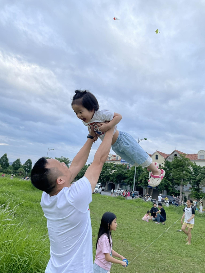 &Ocirc;ng chồng khoe th&agrave;nh quả dự &aacute;n "Nu&ocirc;i vợ": "T&ocirc;i tự h&agrave;o v&igrave; l&agrave;m &ocirc; sin 20 năm, ai cũng khen vợ t&ocirc;i l&atilde;o h&oacute;a ngược"- Ảnh 4.