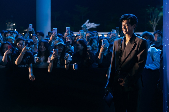 Loạt ảnh chưa được c&ocirc;ng bố b&ecirc;n trong si&ecirc;u sự kiện Louis Vuitton: HIEUTHUHAI h&aacute;t qu&aacute; t&igrave;nh v&agrave; tương t&aacute;c hiếm c&oacute; của d&agrave;n sao xịn- Ảnh 3.